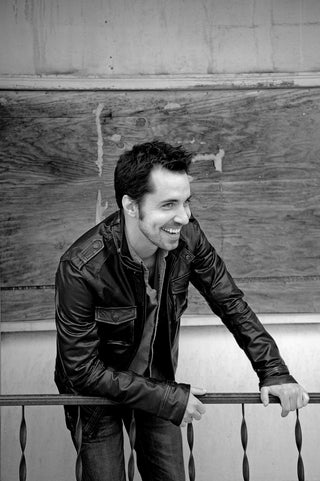 Black and white photograph of artist Rory Kurtz.